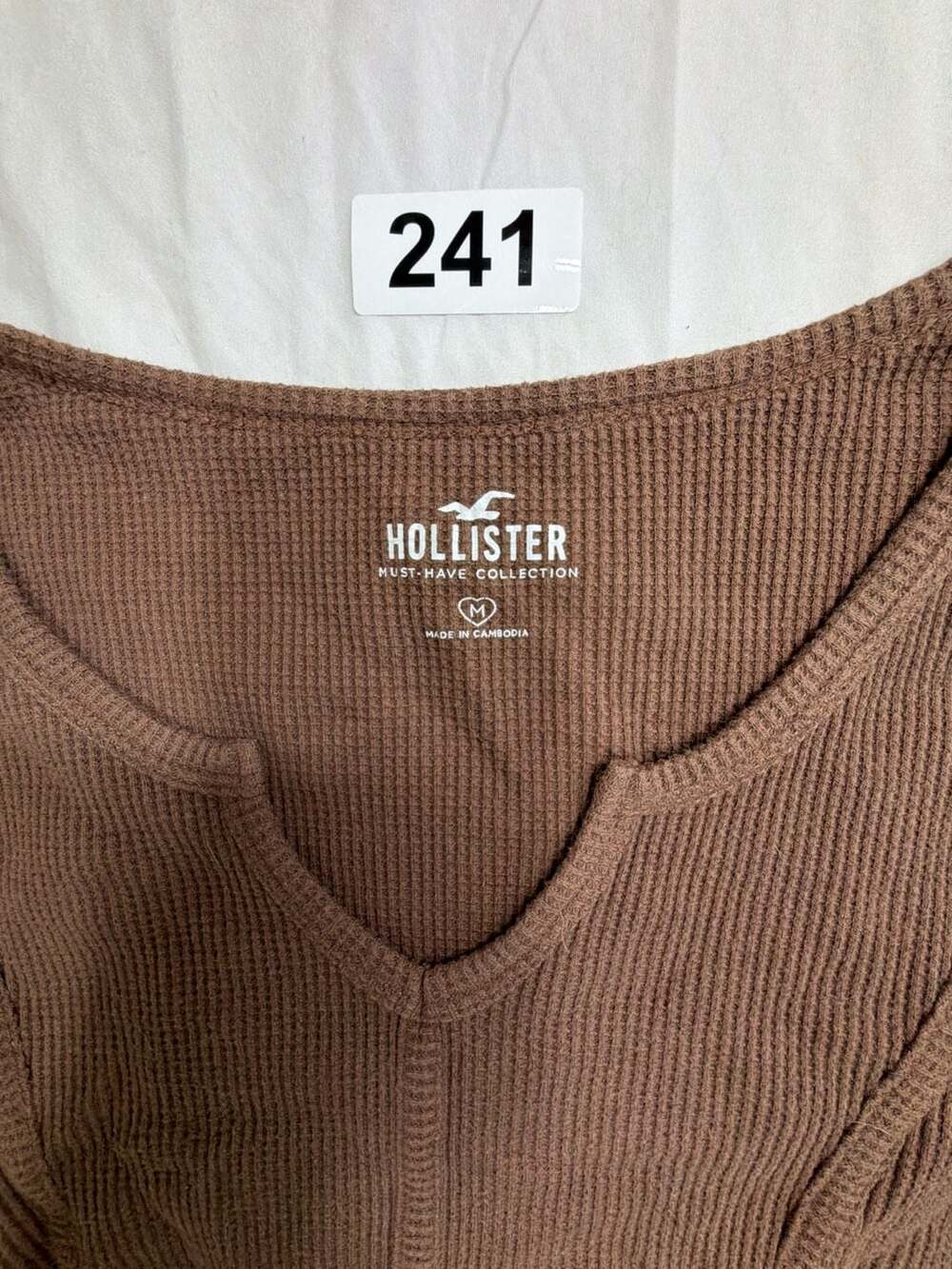Hollister Brown Thermal Waffle Knit Long Sleeve Notch Neck Top Size M - Picture 2 of 3